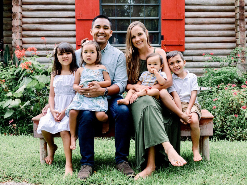 Agustin Family Photo 800x600